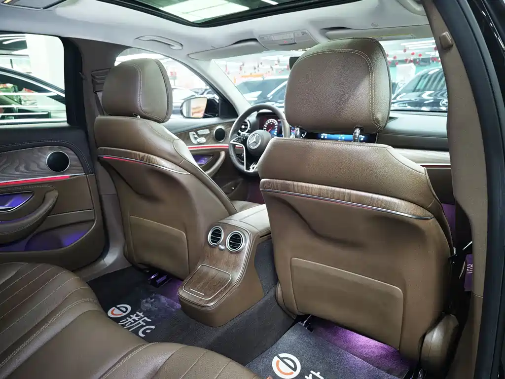 Mercedes-Benz E-Class 2022 — фото 15