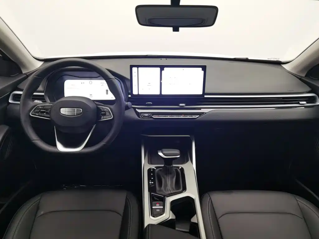 Geely Emgrand 2025
