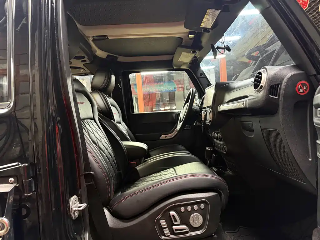 Jeep Wrangler 2012 — фото 18