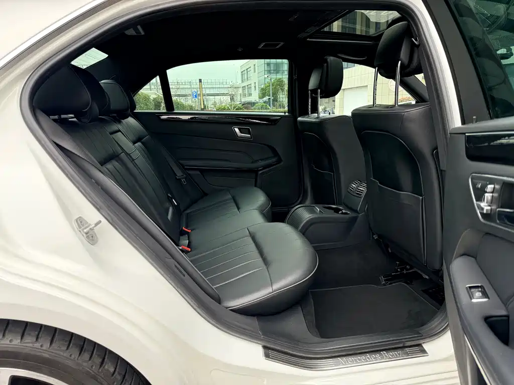 Mercedes-Benz E-Class 2015 — фото 11