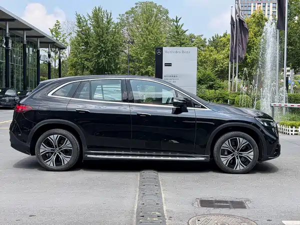 Mercedes-Benz EQE SUV 2024