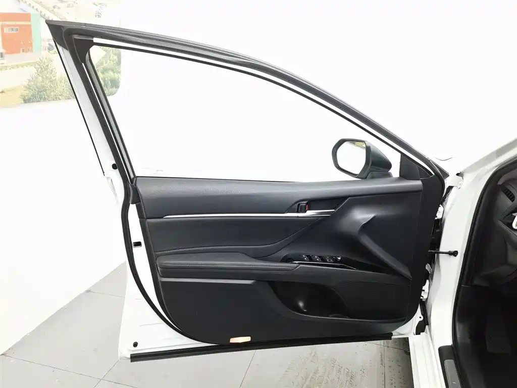 Toyota Camry 2020 — фото 8