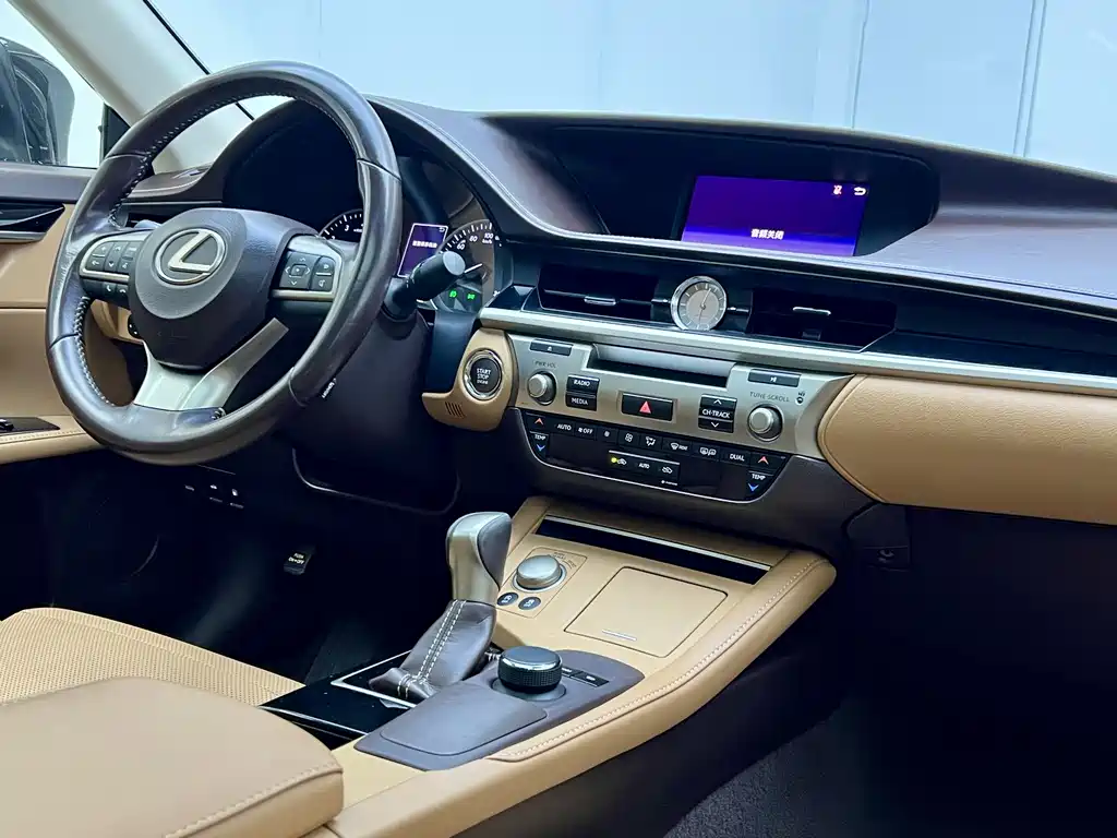 Lexus ES 2018 — фото 8