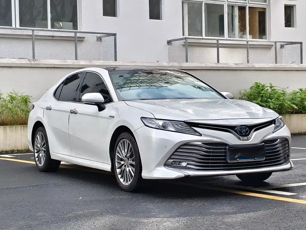 Toyota Camry 2019 — фото 3