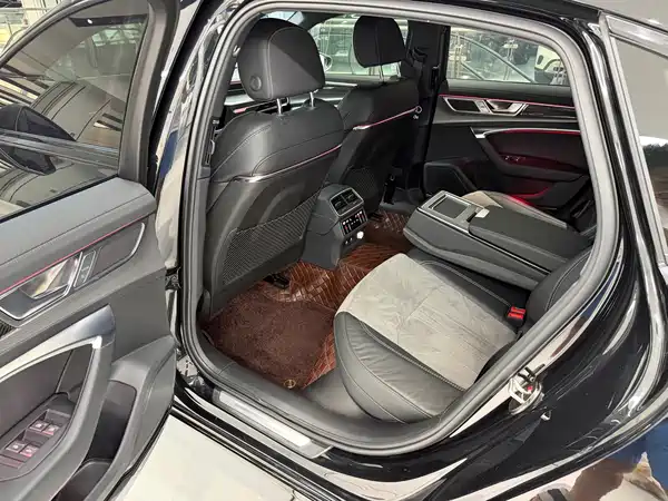 Audi A6L 2022