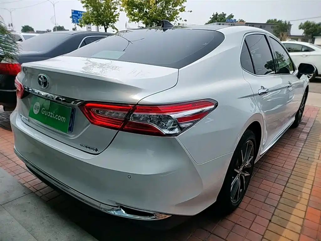 Toyota Camry 2023 — фото 7