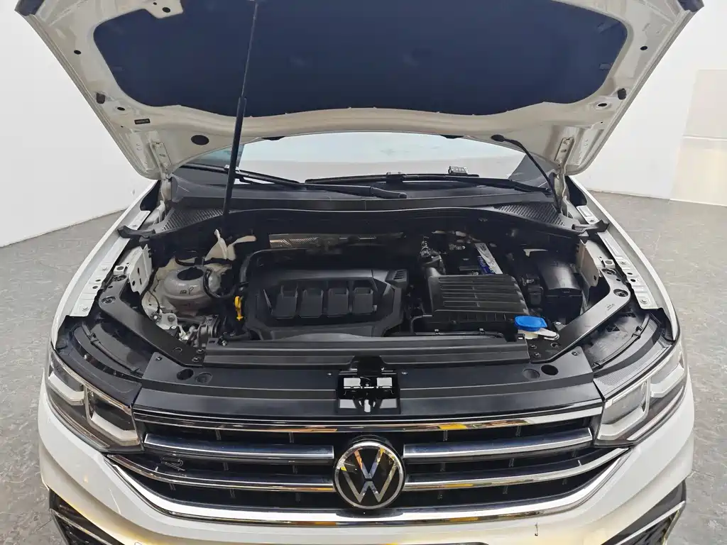 Volkswagen Tiguan L 2023 — фото 13