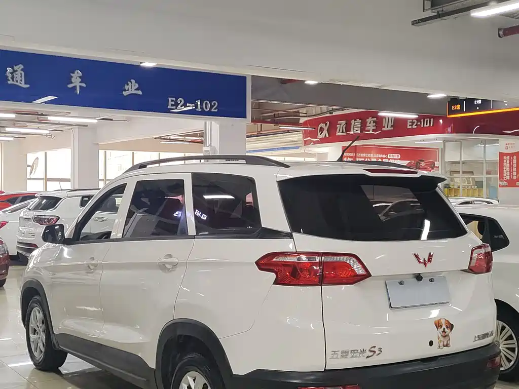 Wuling Hongguang S3 2018 — фото 10