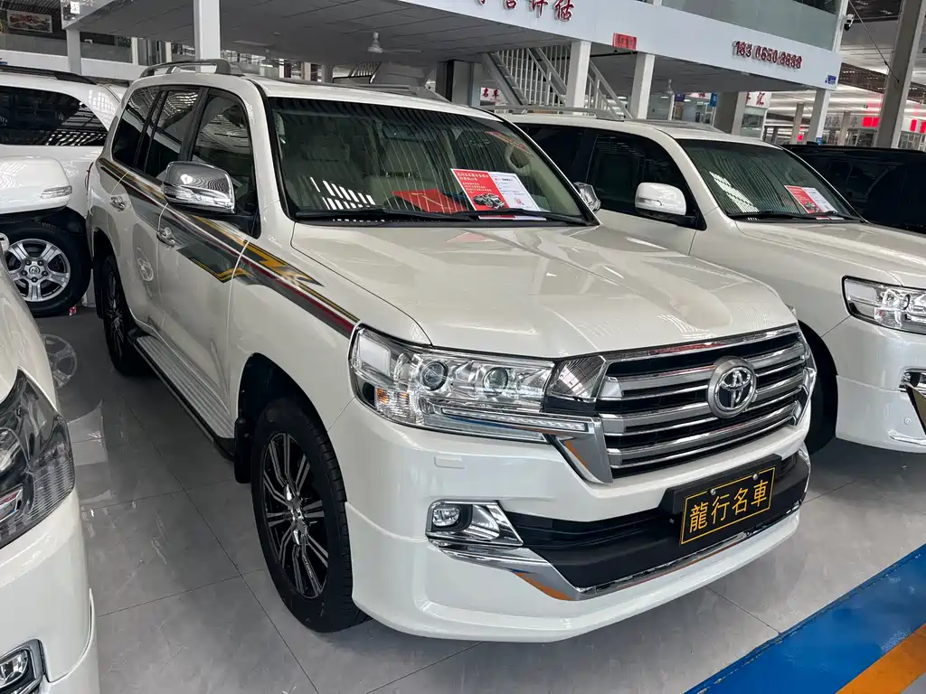 Toyota Land Cruiser 2018 — фото 1