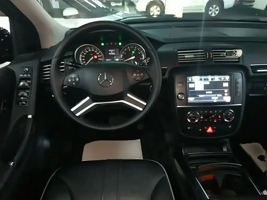 Mercedes-Benz R-Class 2016 — фото 11