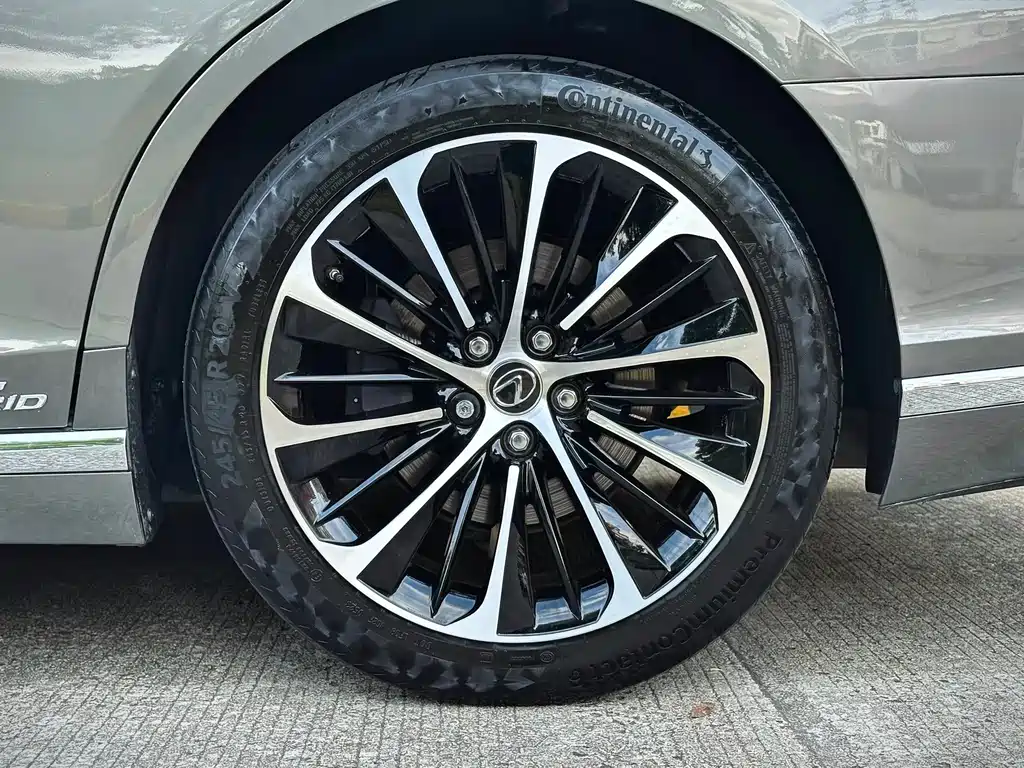 Lexus LS 2021