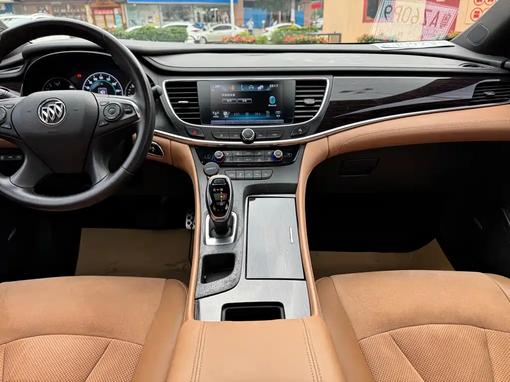 Buick LaCrosse 2017 — фото 19