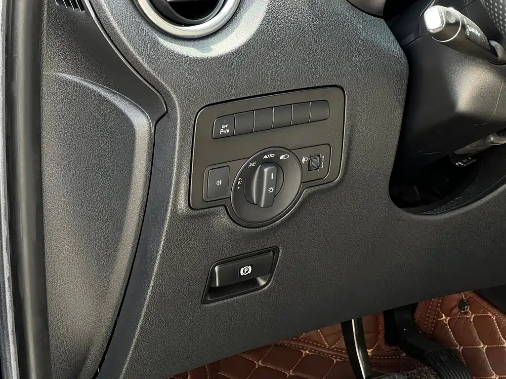 Mercedes-Benz Vito 2017 — фото 24