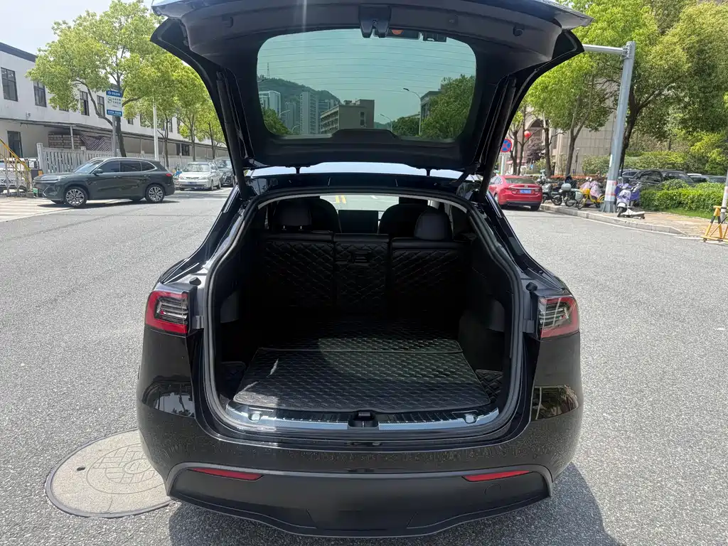Tesla Model Y 2022 — фото 16