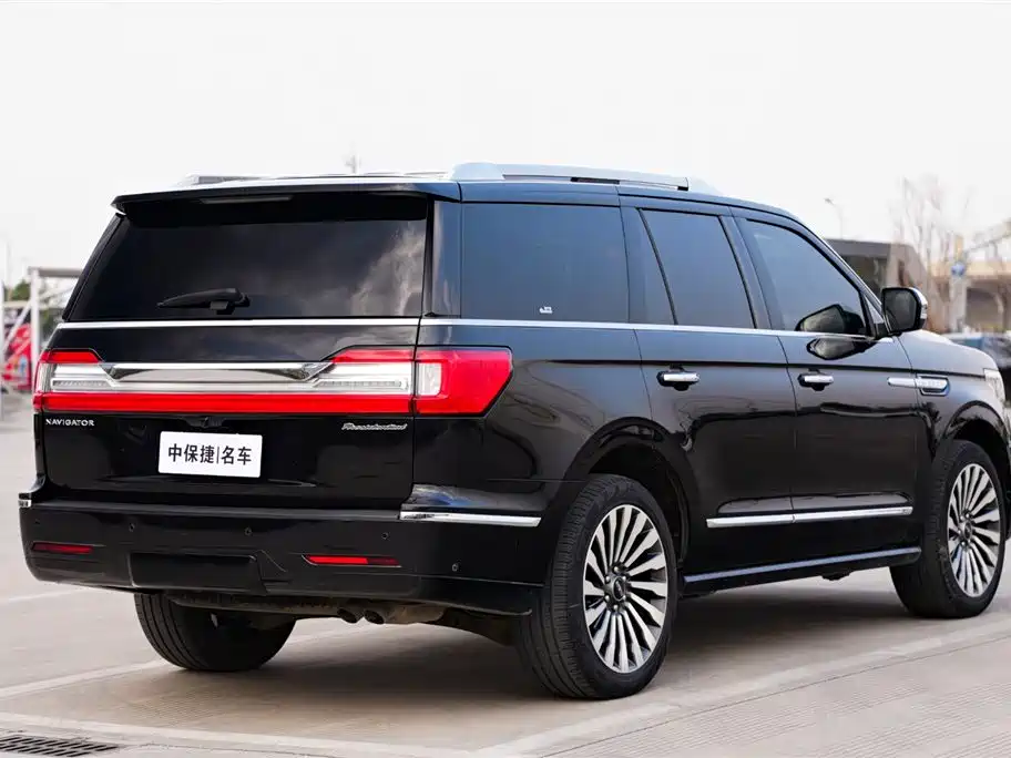 Lincoln Navigator 2019 — фото 26