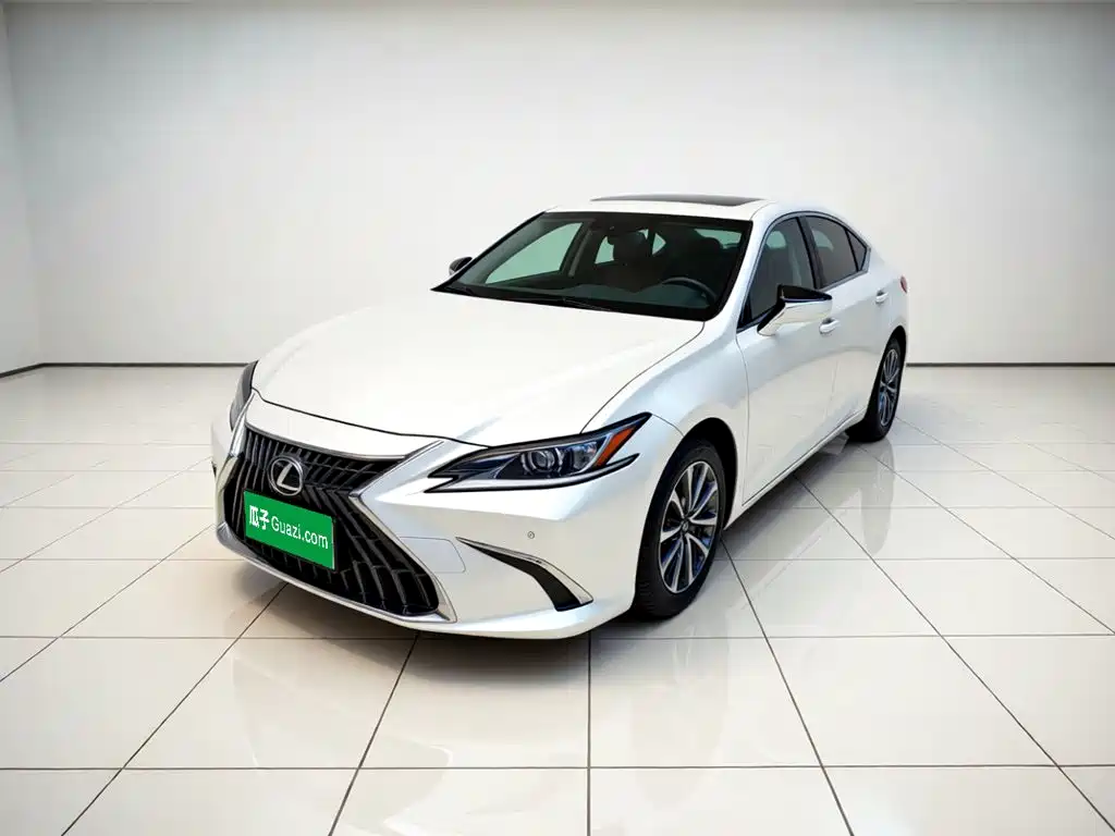 Lexus ES 2023