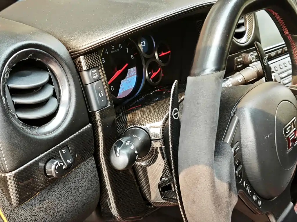 Nissan GT-R 2012 — фото 18