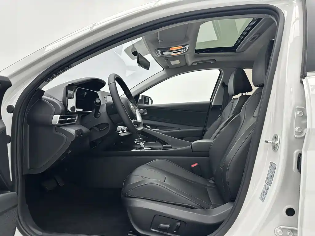 Hyundai Elantra 2023