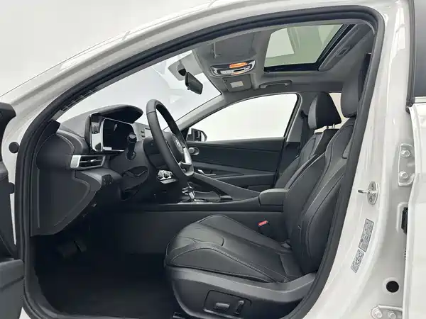 Hyundai Elantra 2023