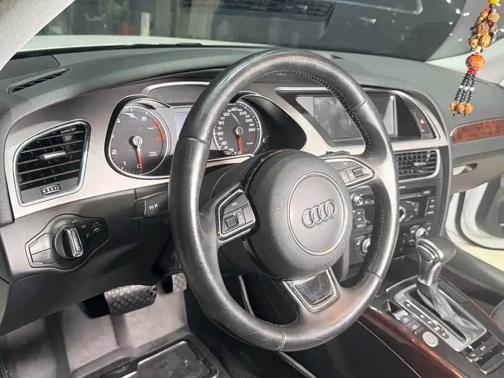 Audi A4L 2016 — фото 12