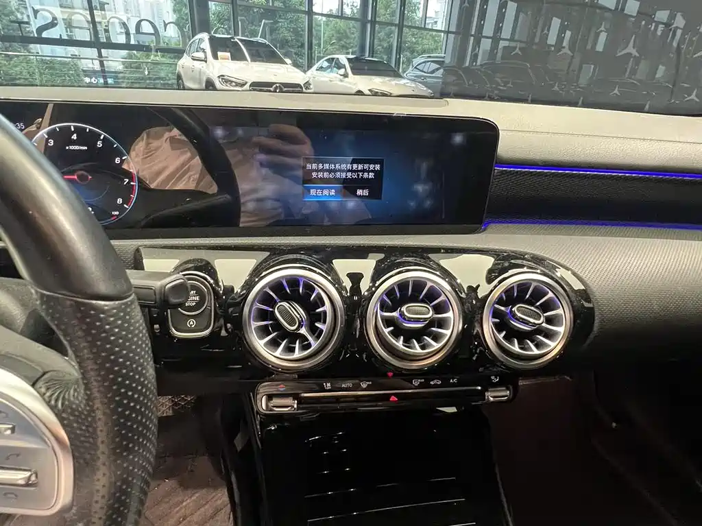 Mercedes-Benz A-Class 2022 — фото 14