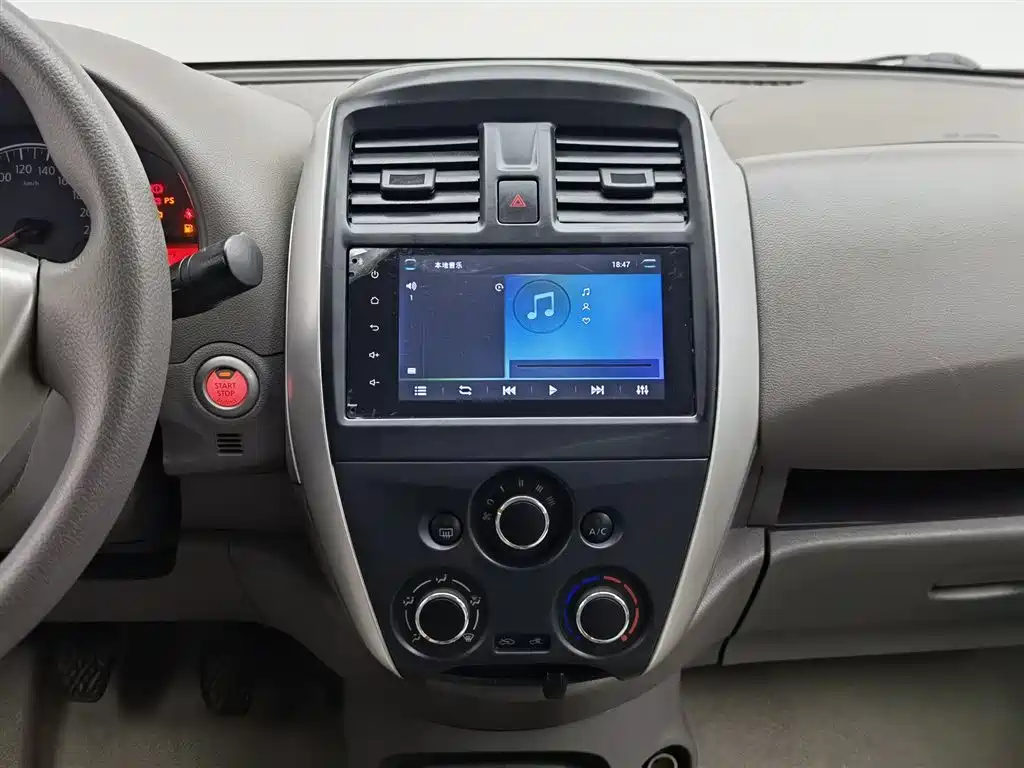 Nissan Sunny 2017 — фото 12
