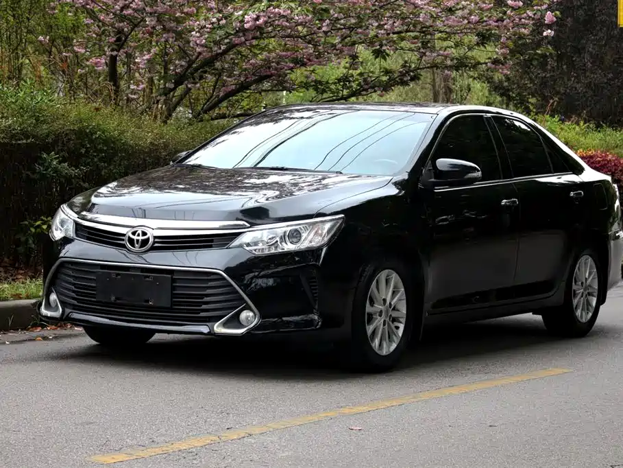 Toyota Camry 2017 — фото 1