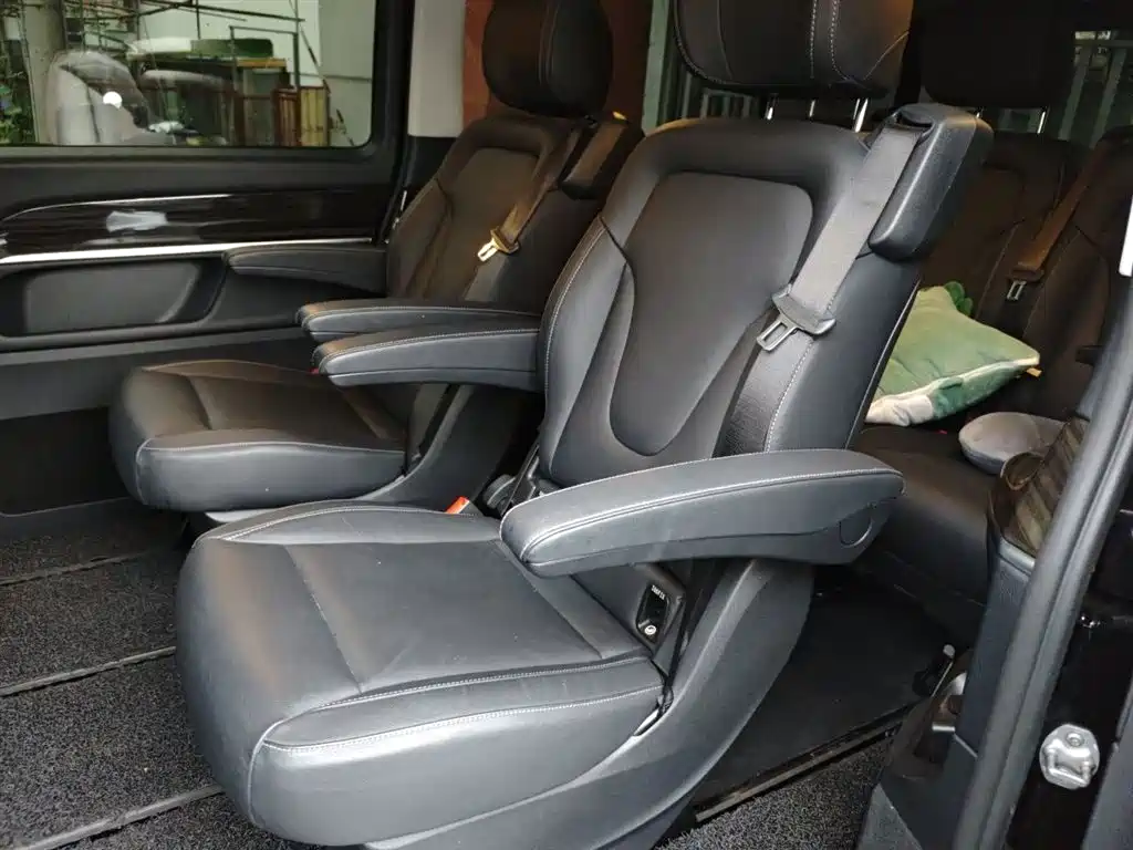 Mercedes-Benz V-Class 2019 — фото 18