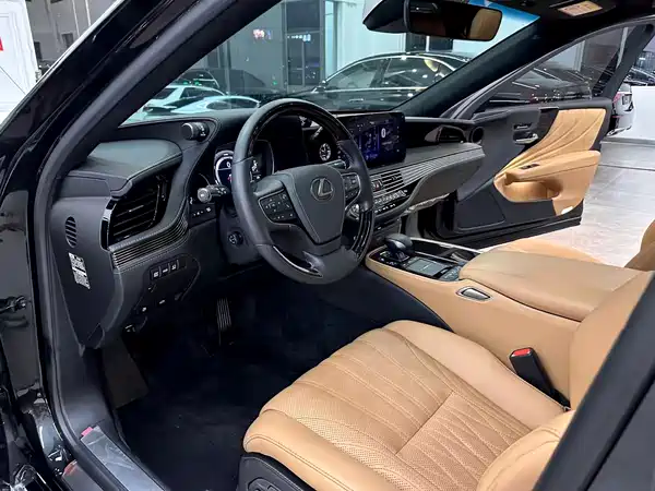 Lexus LS 2021