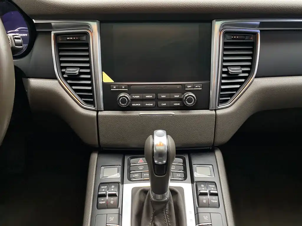 Porsche Macan 2017 — фото 18