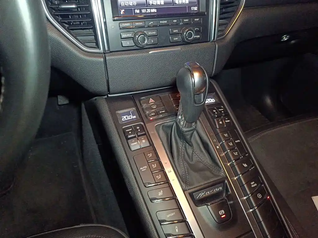 Porsche Macan 2015 — фото 15