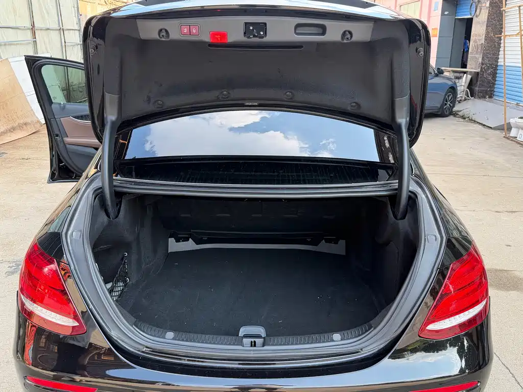 Mercedes-Benz E-Class 2019 — фото 13