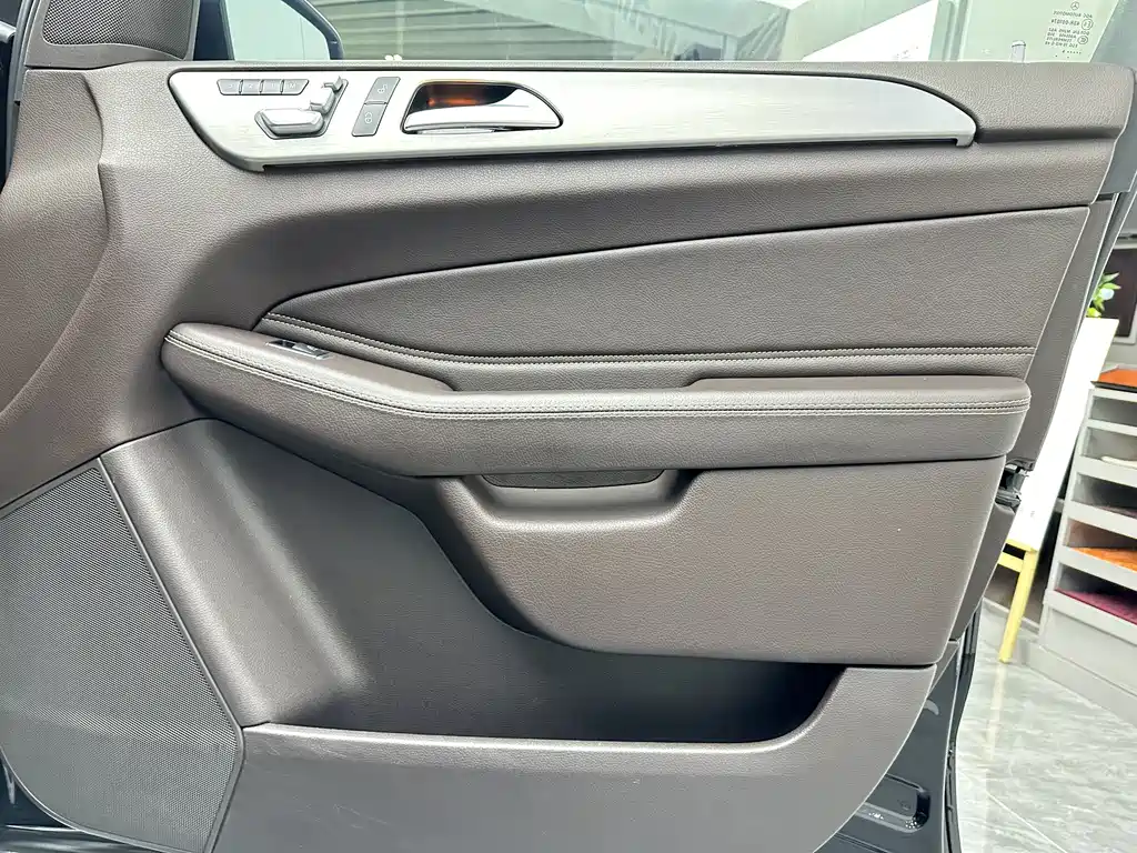 Mercedes-Benz GLS 2016 — фото 25