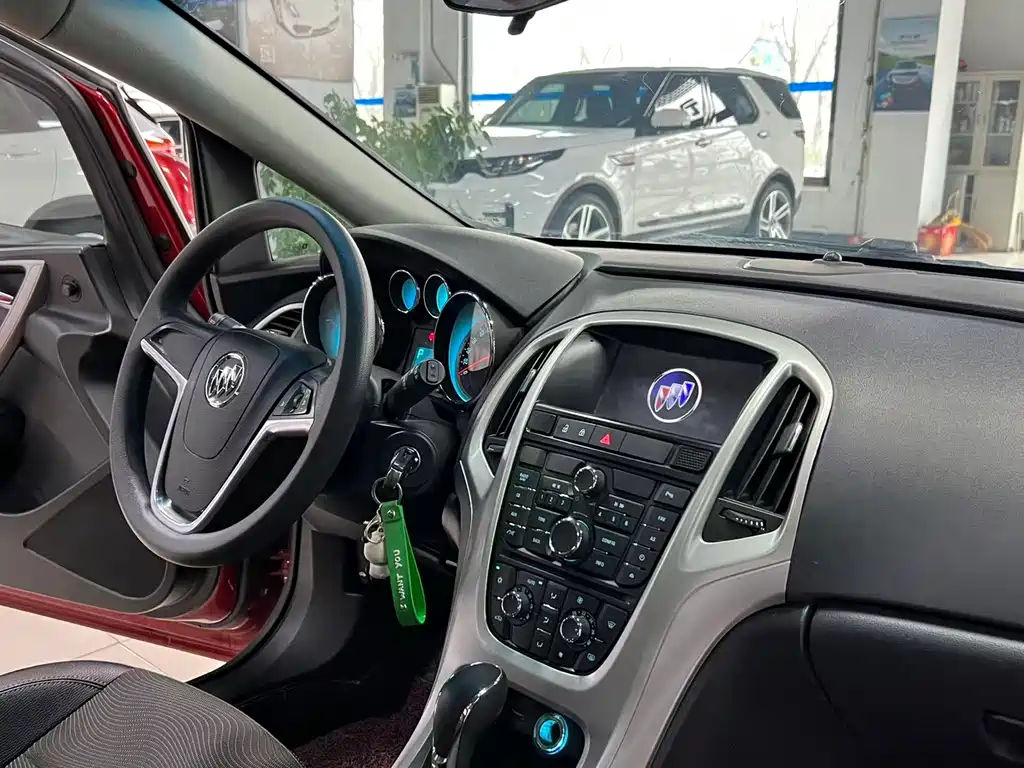 Buick Excelle 2015 — фото 17