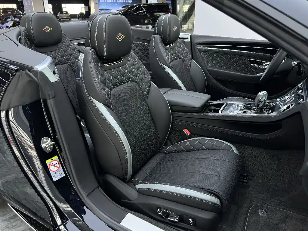 Bentley Continental 2023 — фото 16