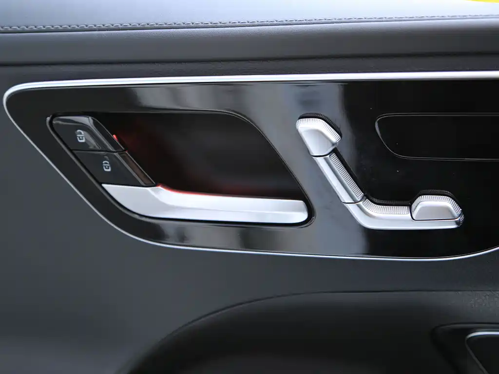 Mercedes-Benz C-Class 2024 — фото 10