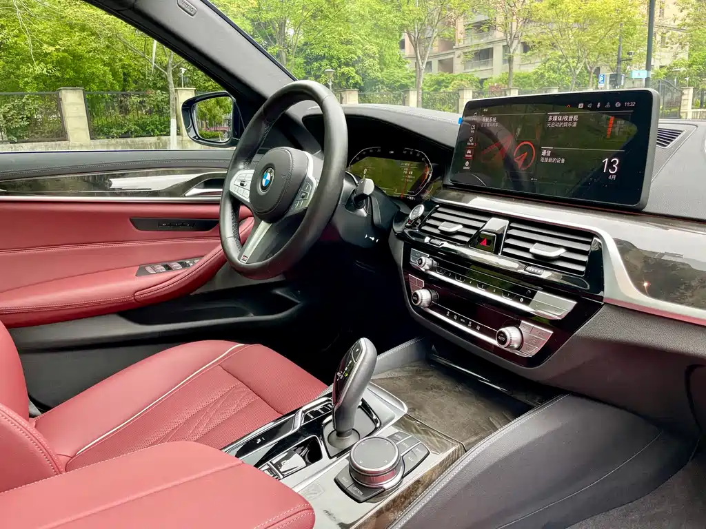 BMW 5 Series 2023 — фото 17