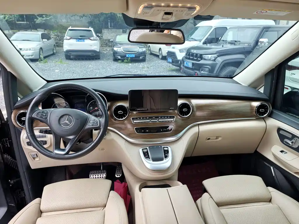 Mercedes-Benz V-Class 2023 — фото 2