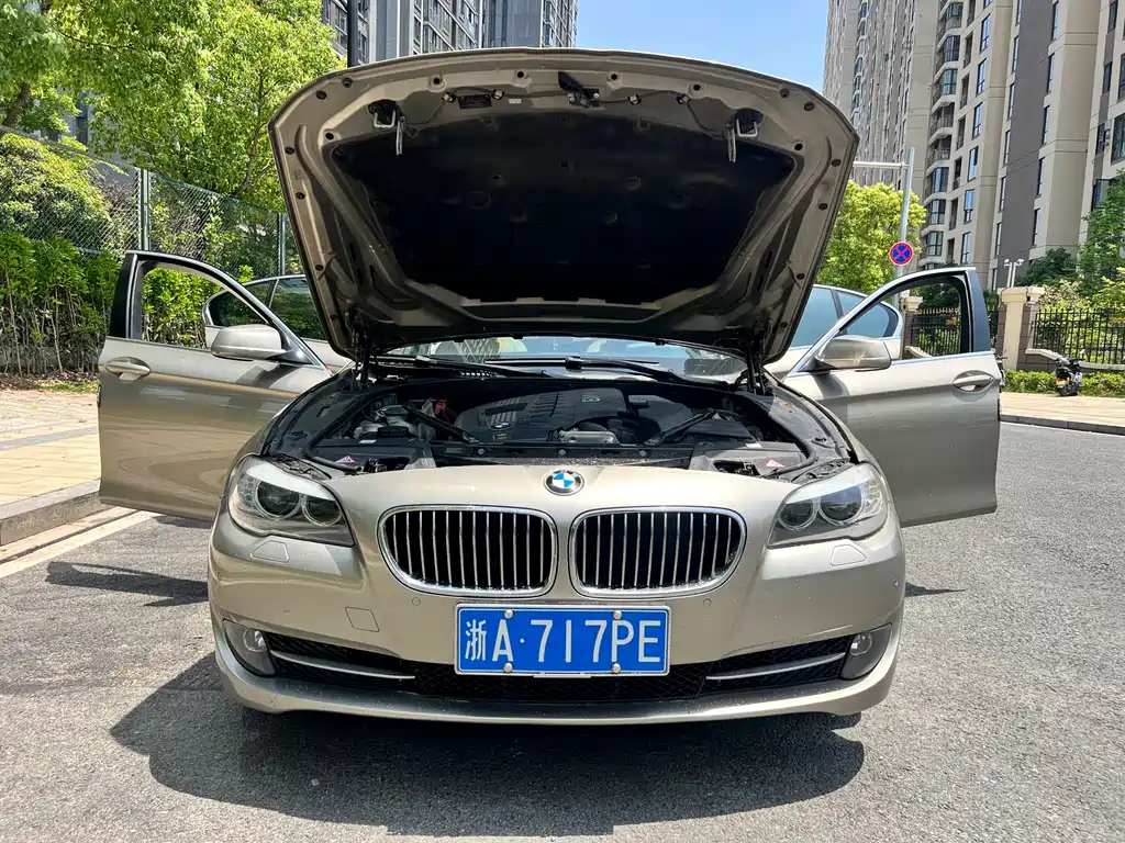 BMW 5 Series 2011 — фото 24