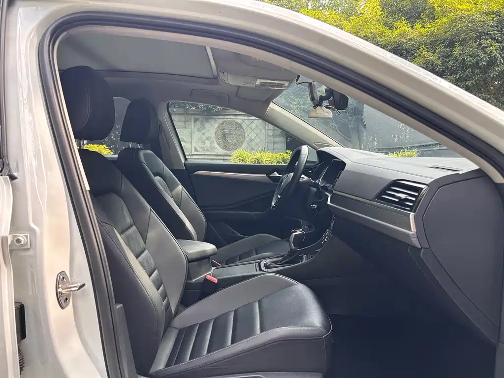 Volkswagen Sagitar 2019