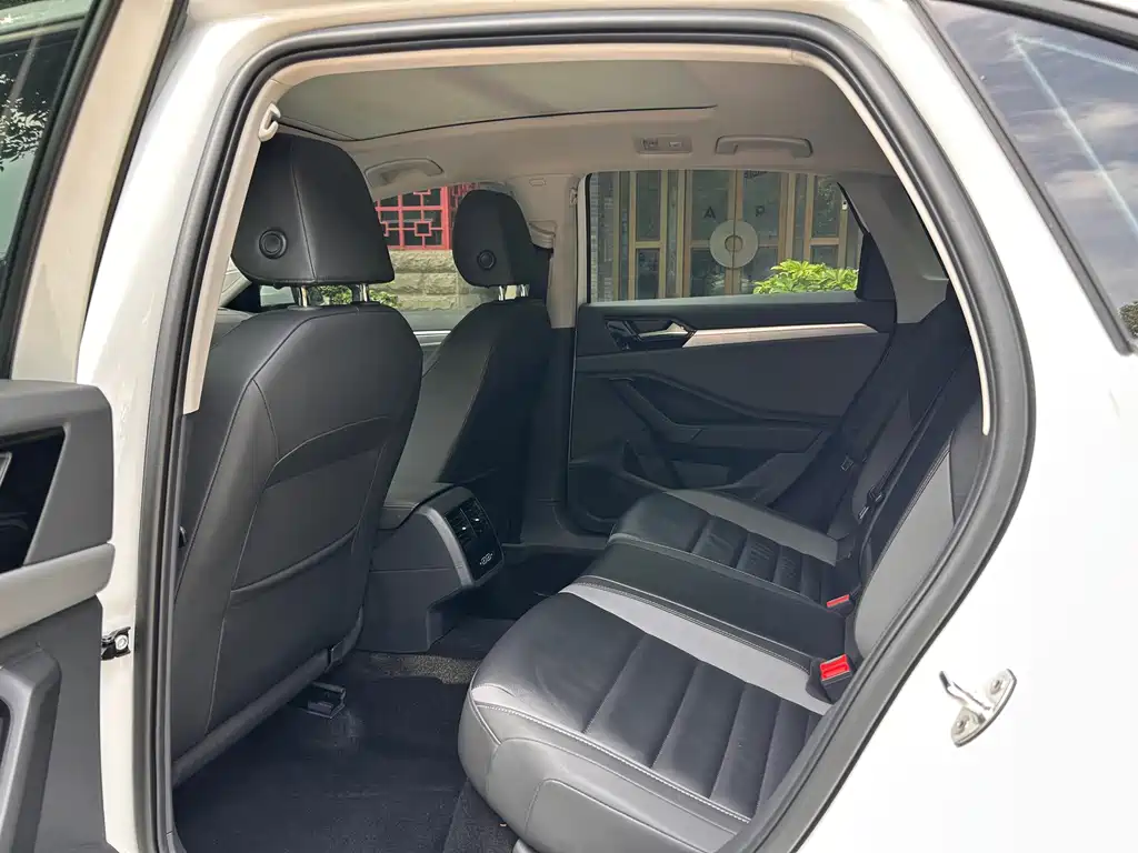 Volkswagen Sagitar 2019