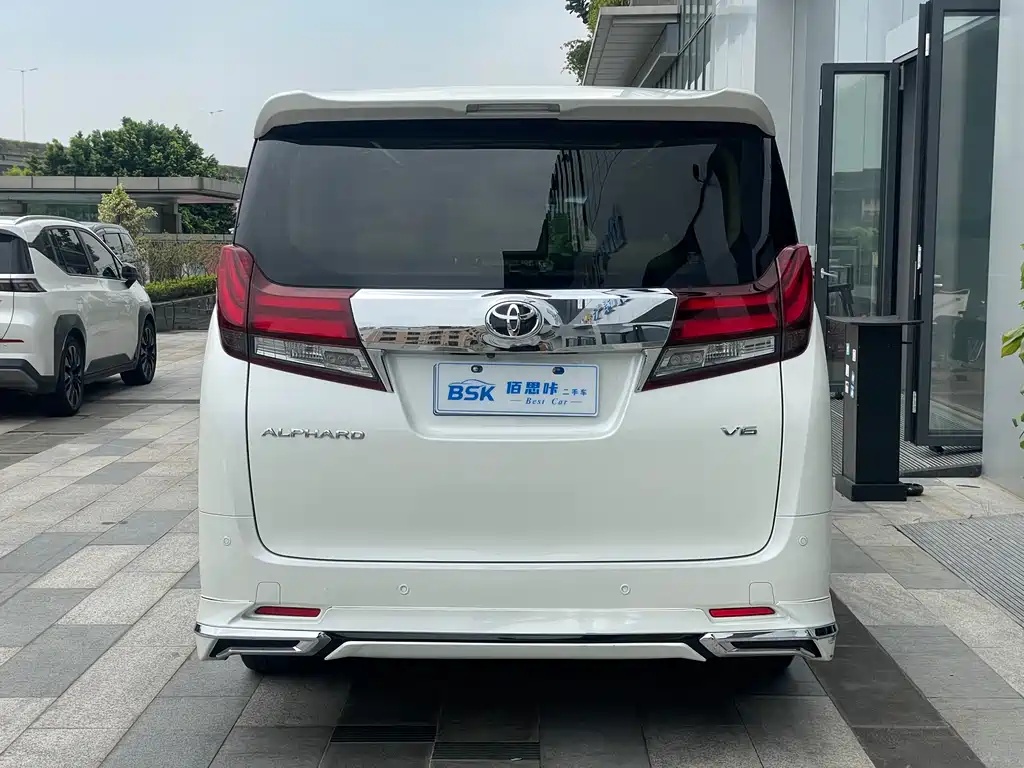 Toyota Alphard 2018 — фото 16