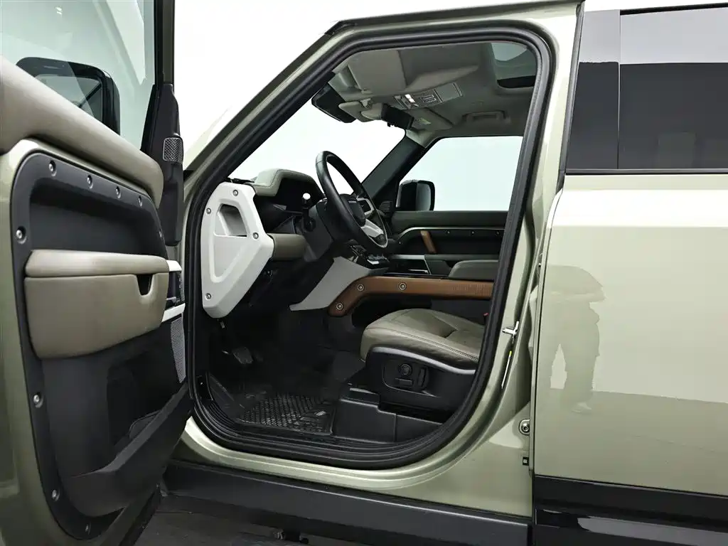 Land Rover Defender 2021 — фото 9