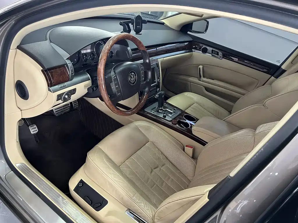 Volkswagen Phaeton 2015 — фото 13