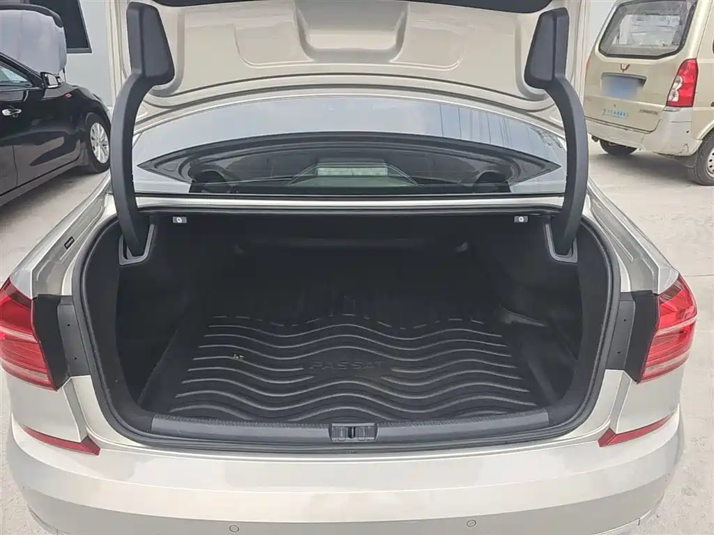 Volkswagen Passat 2018 — фото 19