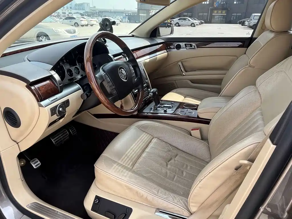 Volkswagen Phaeton 2015 — фото 26