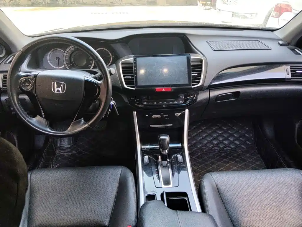Honda Accord 2017 — фото 10