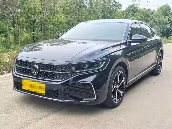Volkswagen Passat 2023