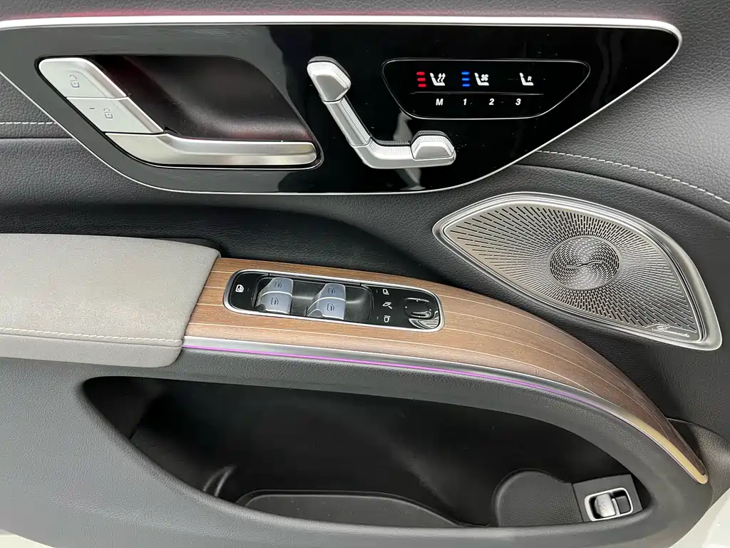 Mercedes-Benz EQS SUV 2025 — фото 3