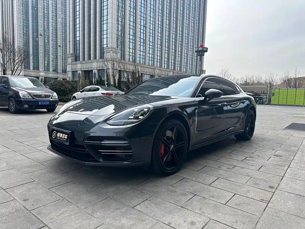 Porsche Panamera 2019 — фото 1